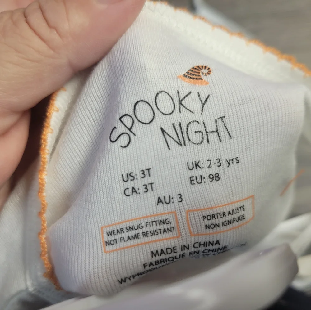 Spooky Night‎ NWT Kitty Pumpkin Halloween Candy Corn Pajamas Toddlers 3T